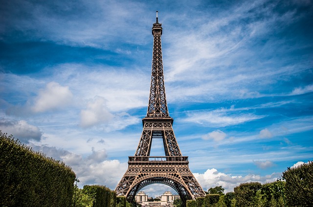 EXIF 데이터용 에펠탑 사진